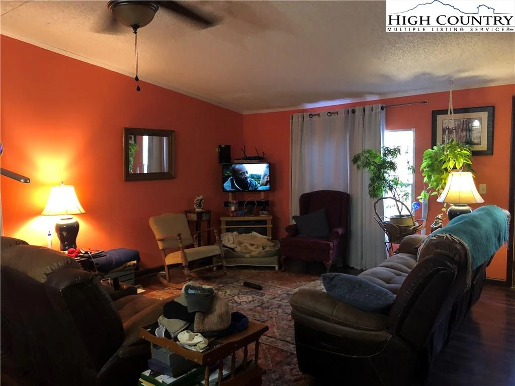 Image number 11 for the current listing
