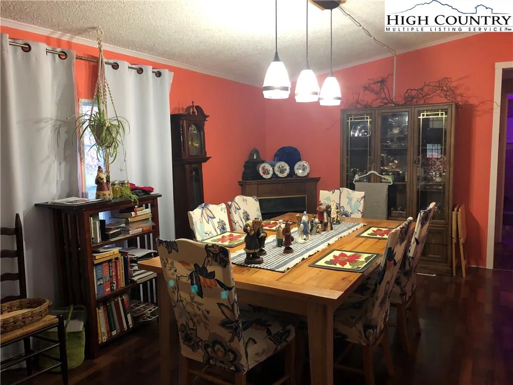 Image number 12 for the current listing