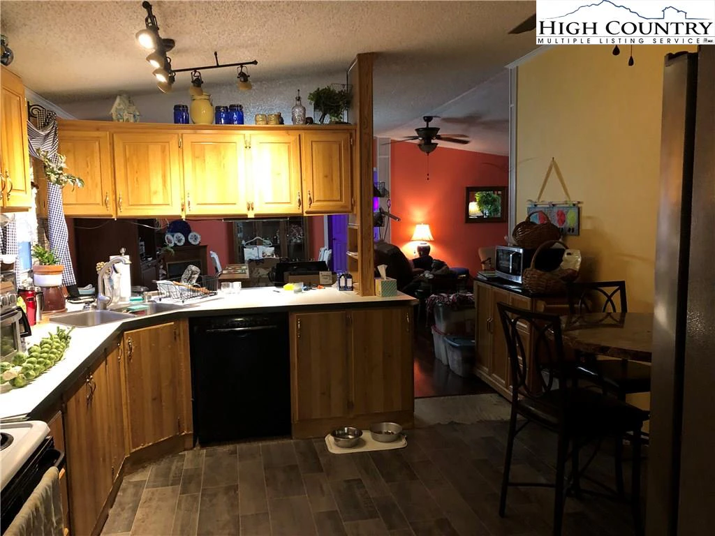 Image number 13 for the current listing