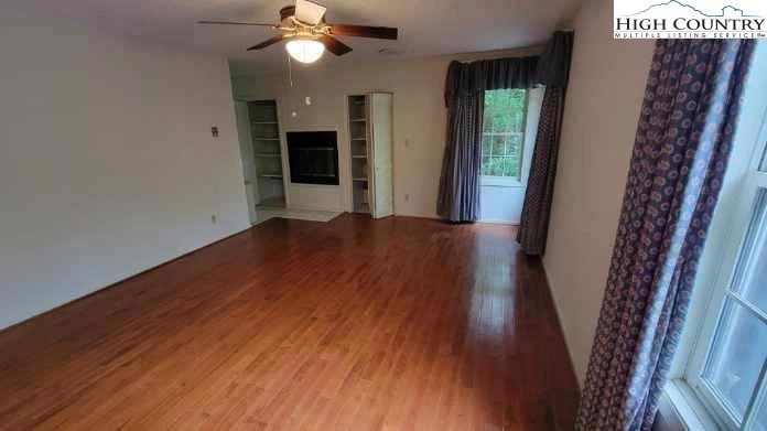 Image number 2 for the current listing