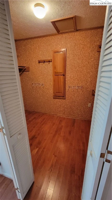 Image number 11 for the current listing