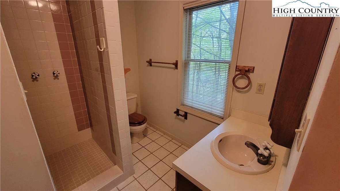 Image number 8 for the current listing