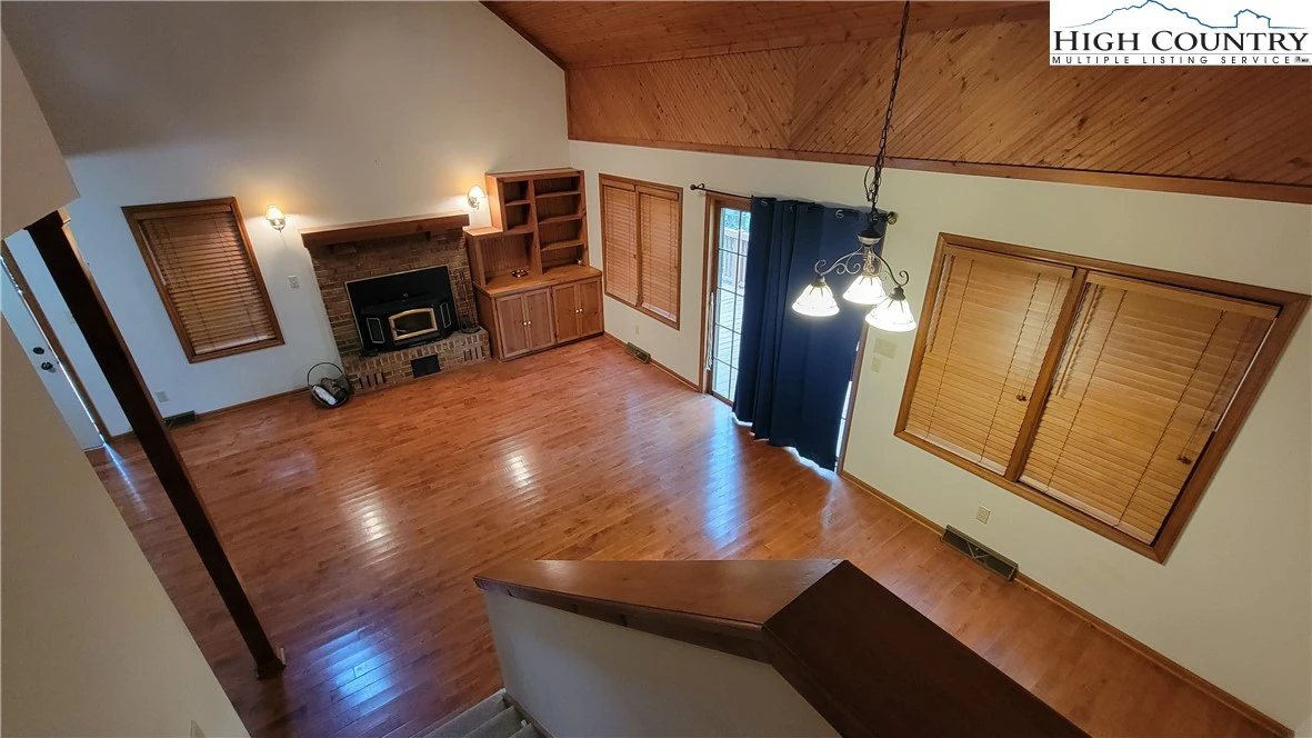 Image number 7 for the current listing
