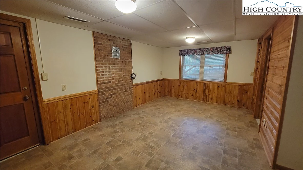 Image number 6 for the current listing