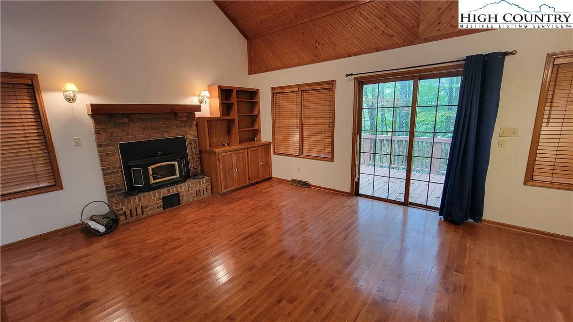 Image number 20 for the current listing