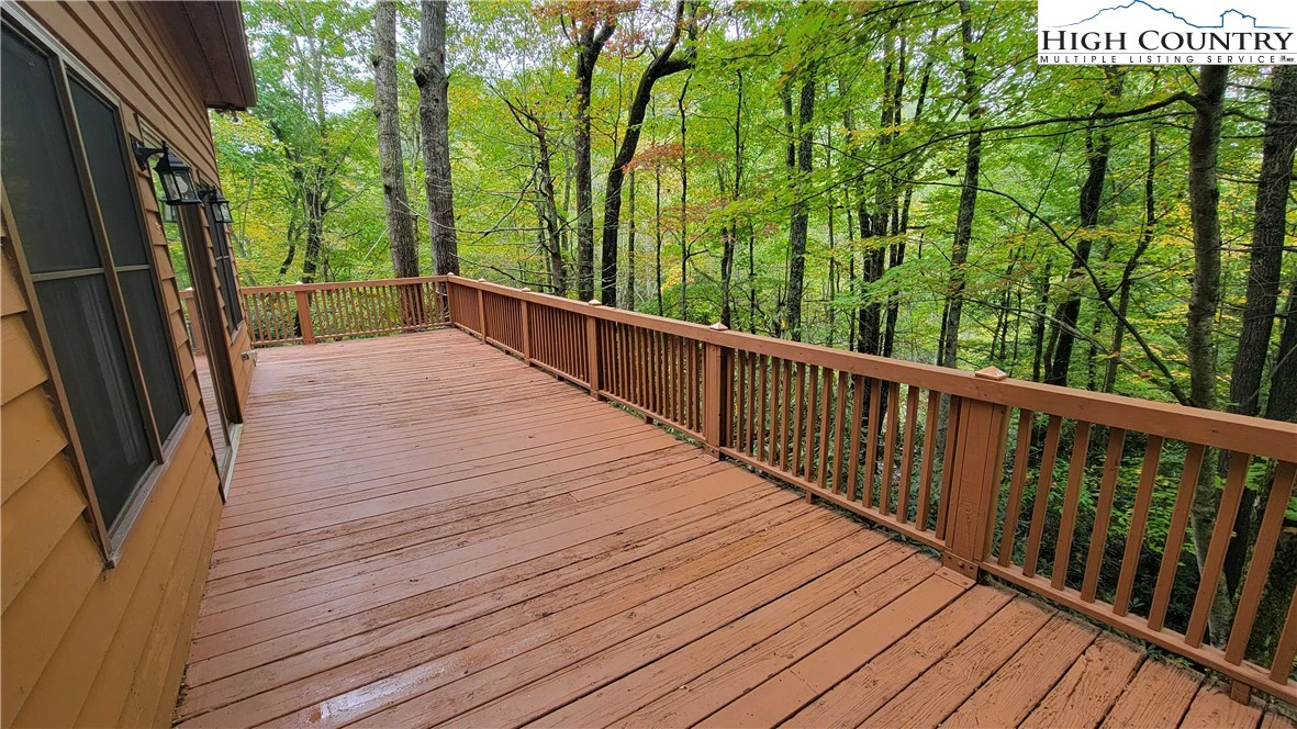 Image number 19 for the current listing