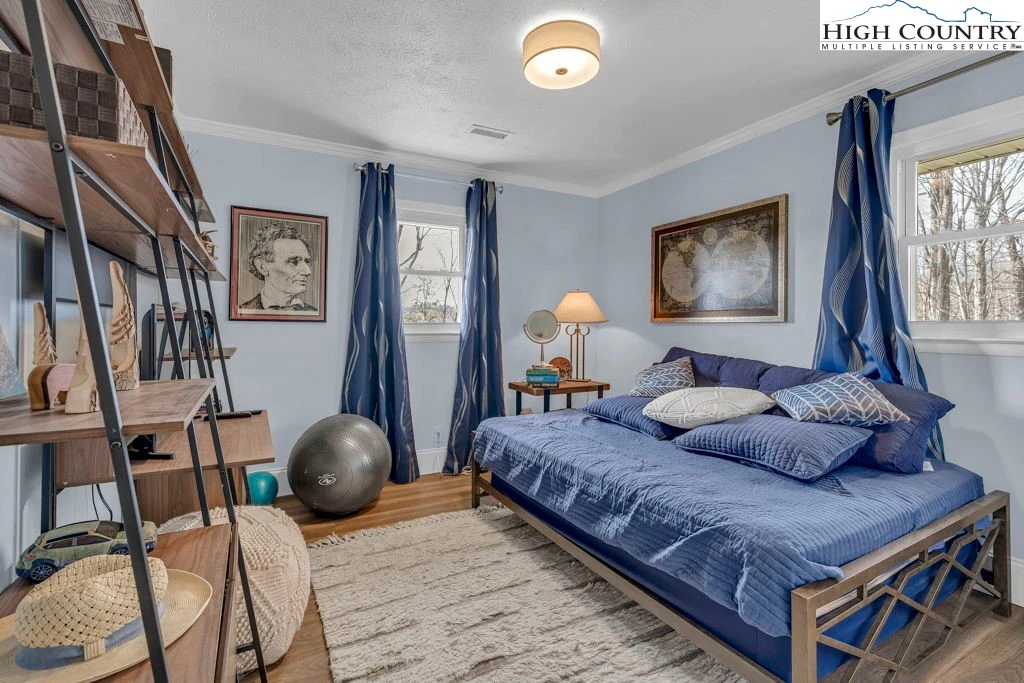 Image number 10 for the current listing