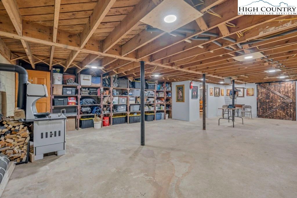 Image number 15 for the current listing