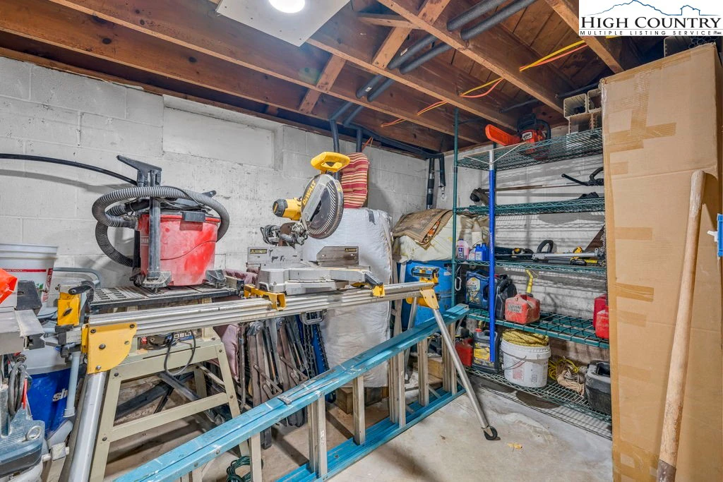 Image number 17 for the current listing