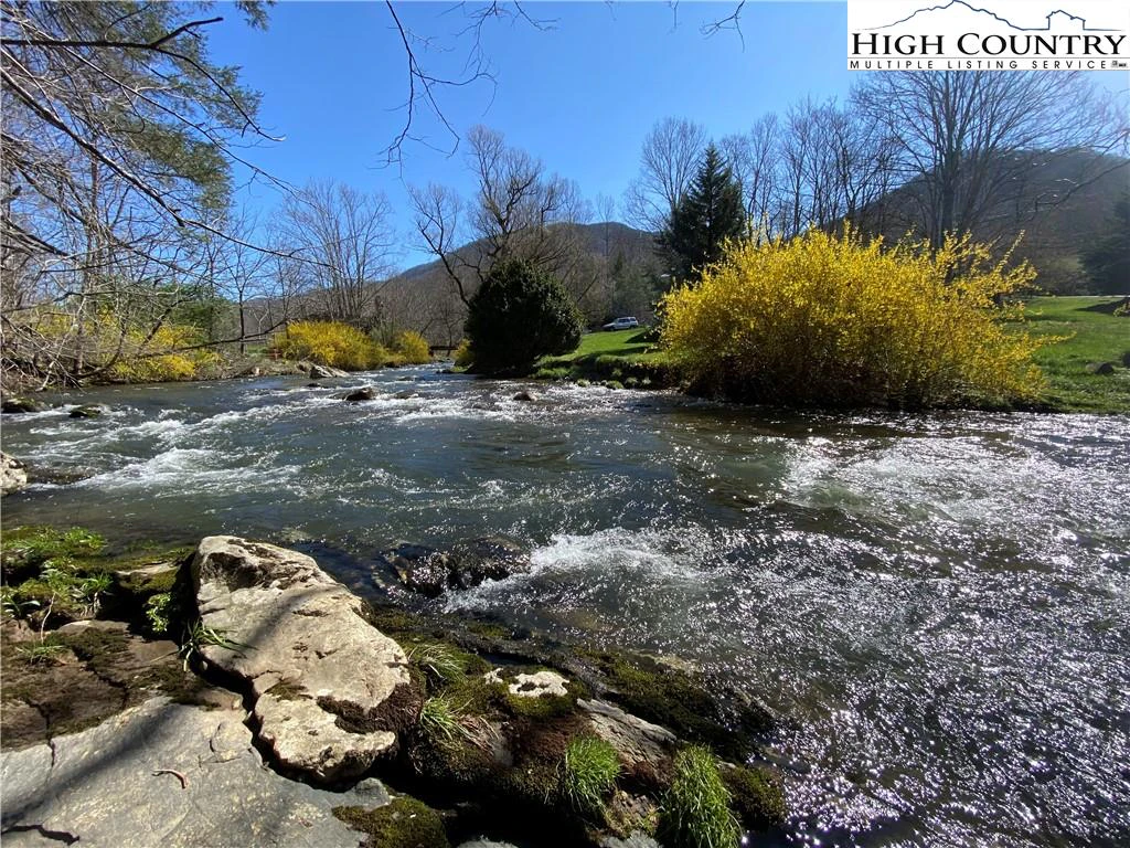 Image number 1 for the current listing