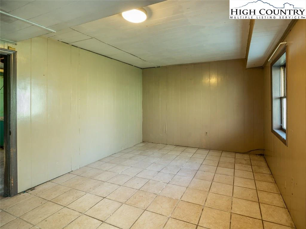 Image number 5 for the current listing