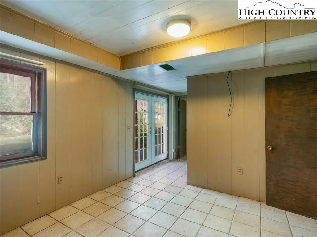 Image number 6 for the current listing