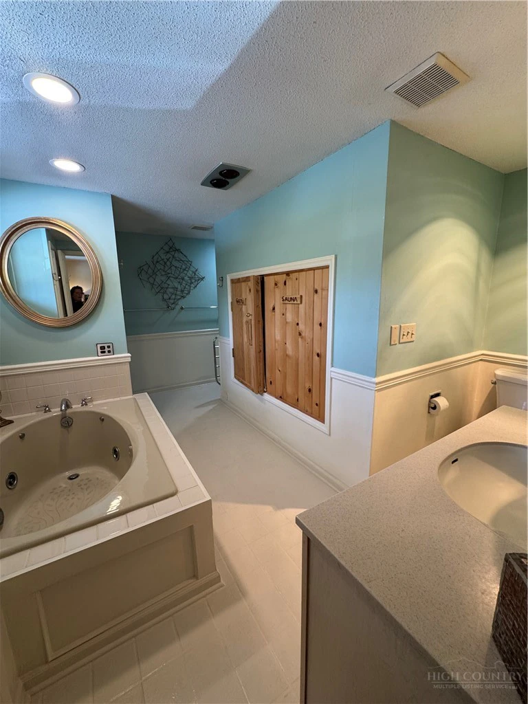 Image number 5 for the current listing