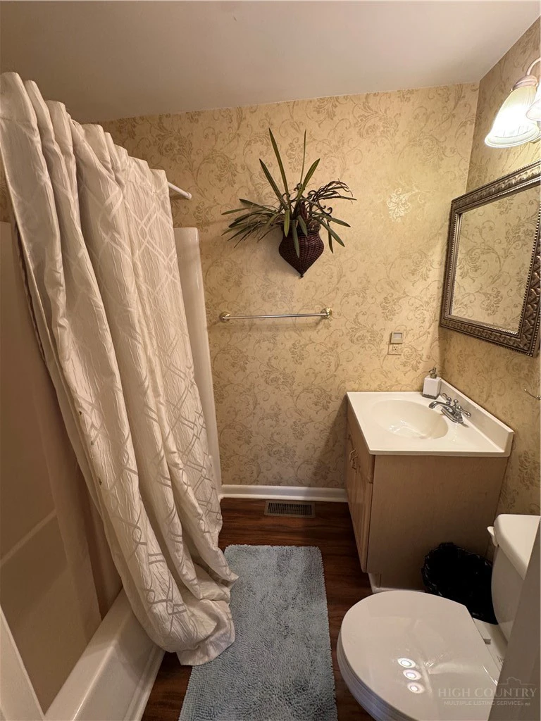 Image number 11 for the current listing
