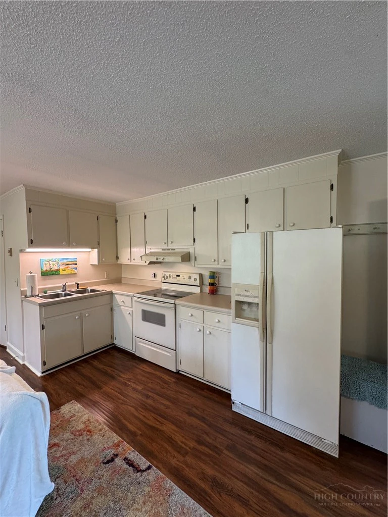Image number 2 for the current listing