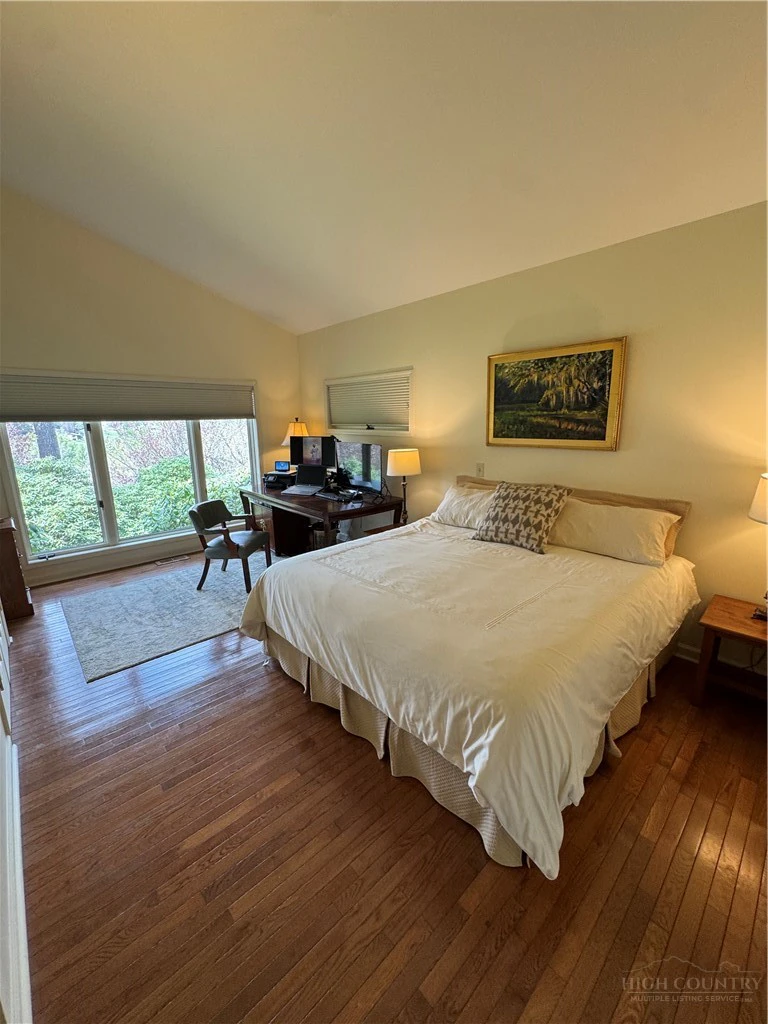 Image number 14 for the current listing