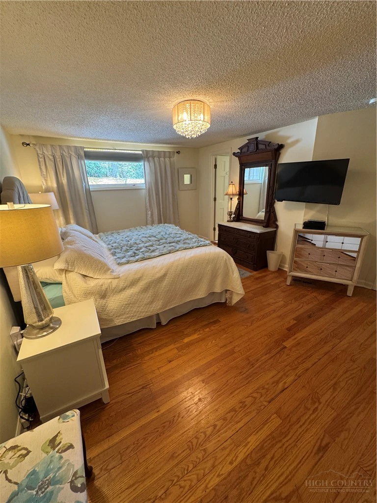 Image number 3 for the current listing