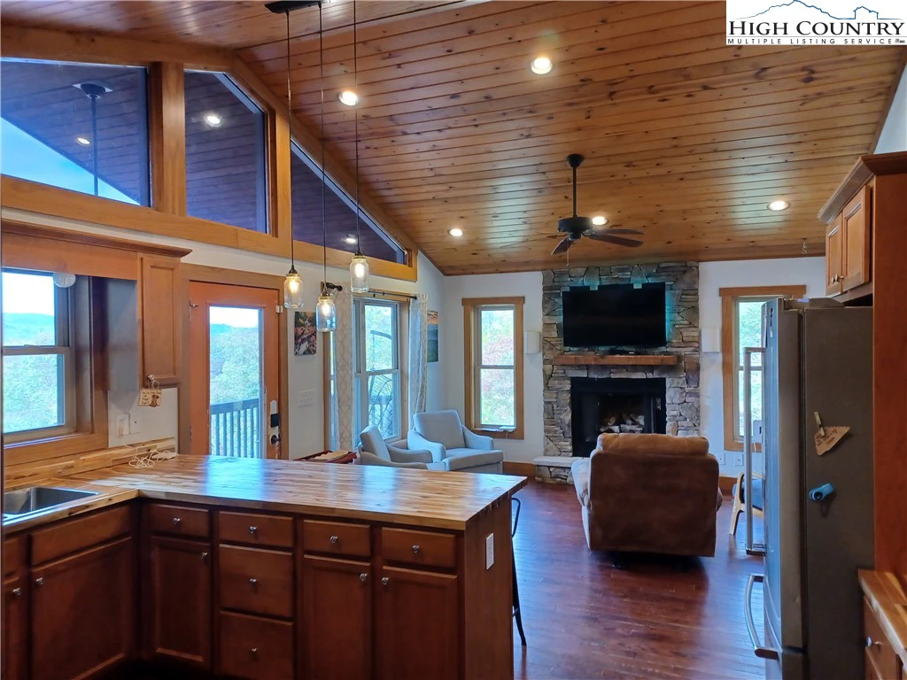 Image number 18 for the current listing