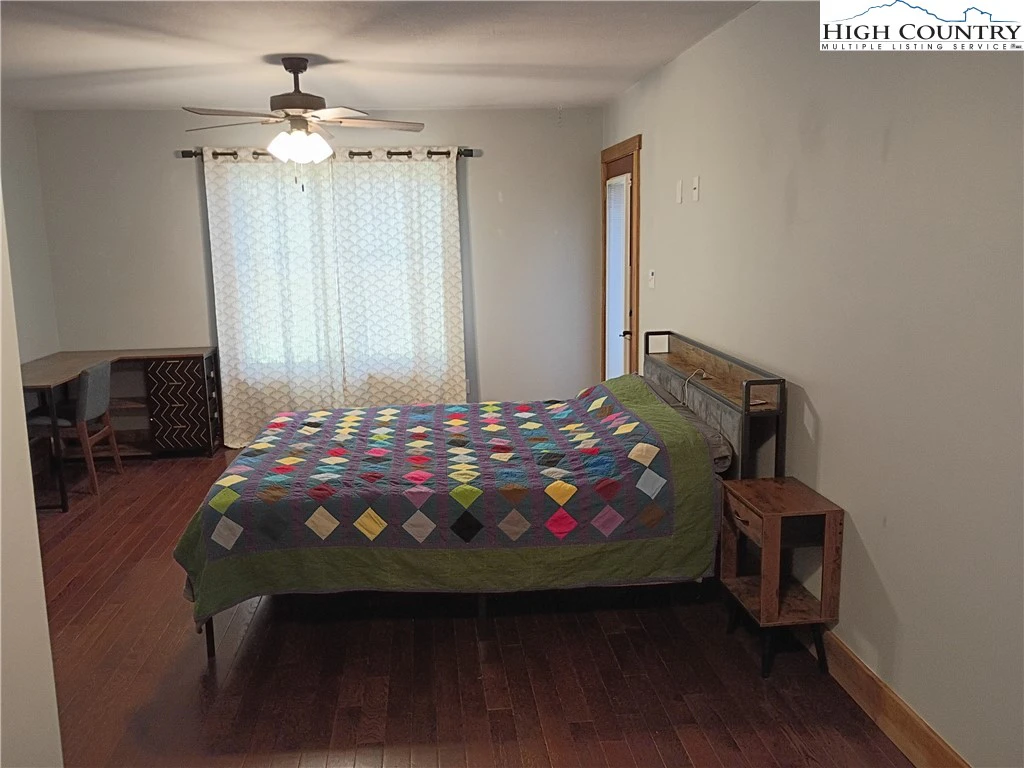 Image number 5 for the current listing