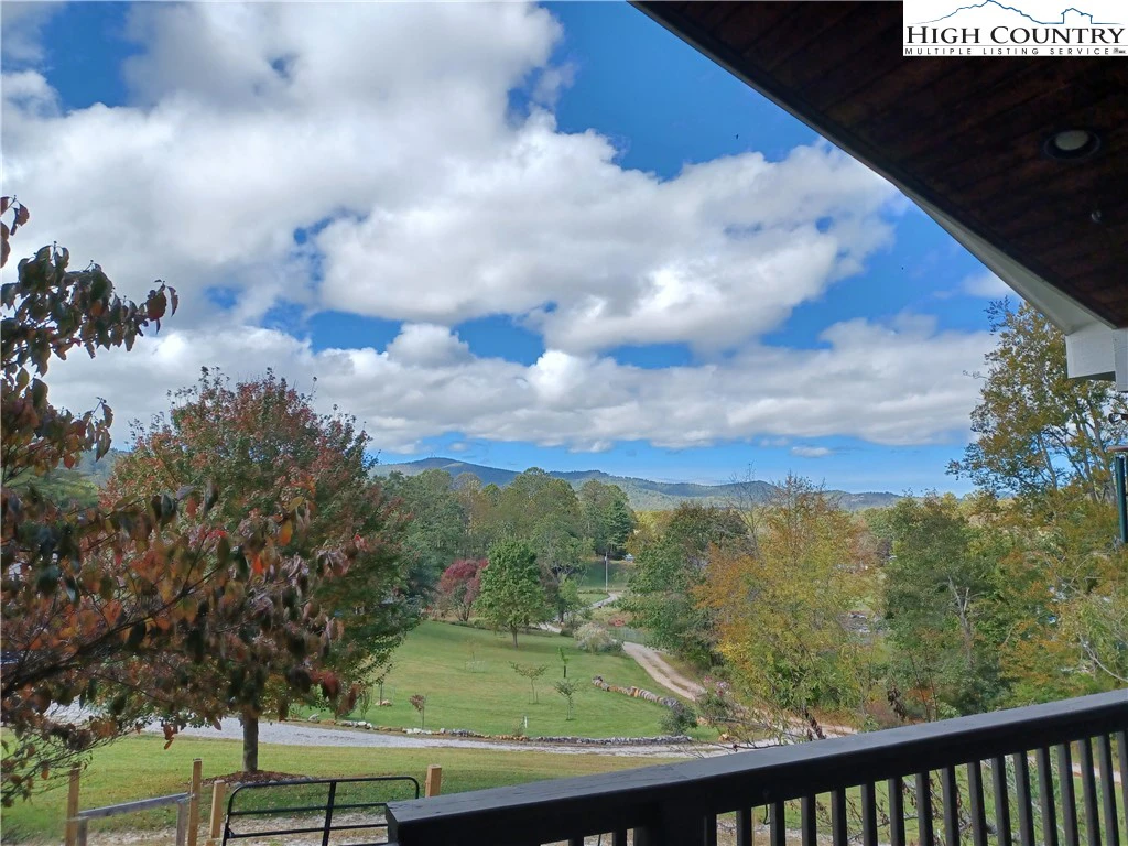 Image number 17 for the current listing