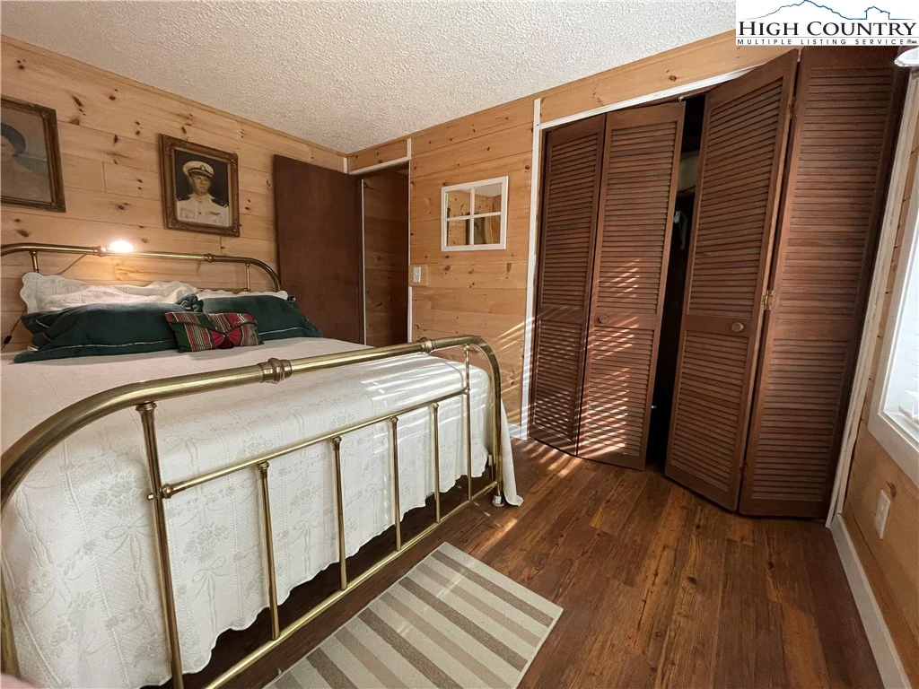 Image number 11 for the current listing