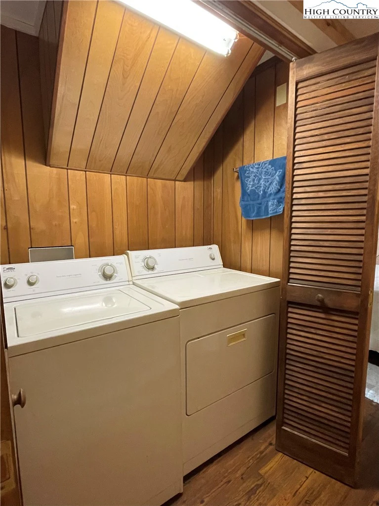 Image number 2 for the current listing