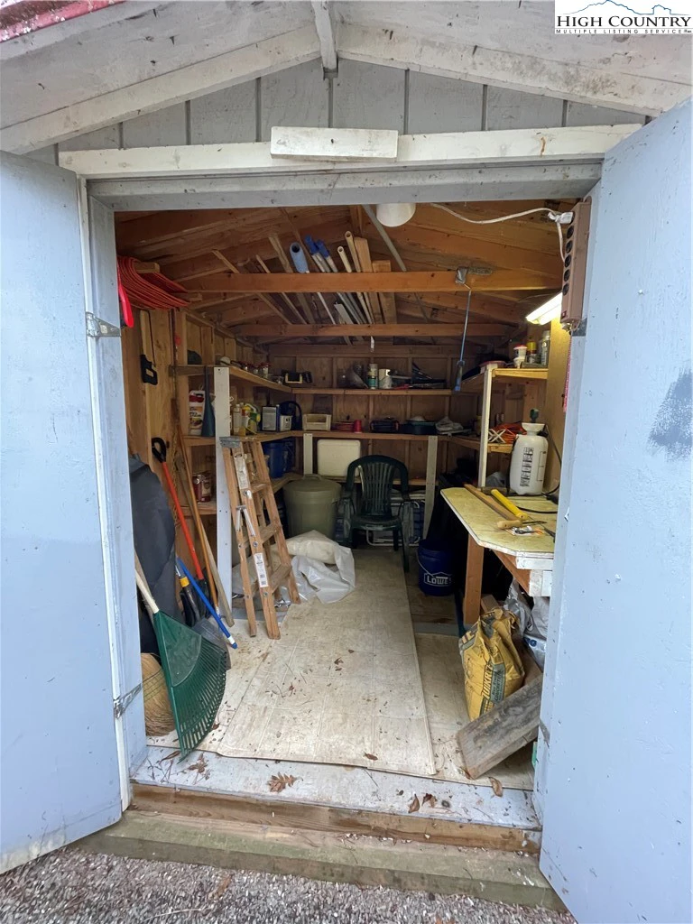 Image number 18 for the current listing