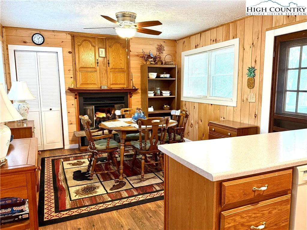 Image number 23 for the current listing
