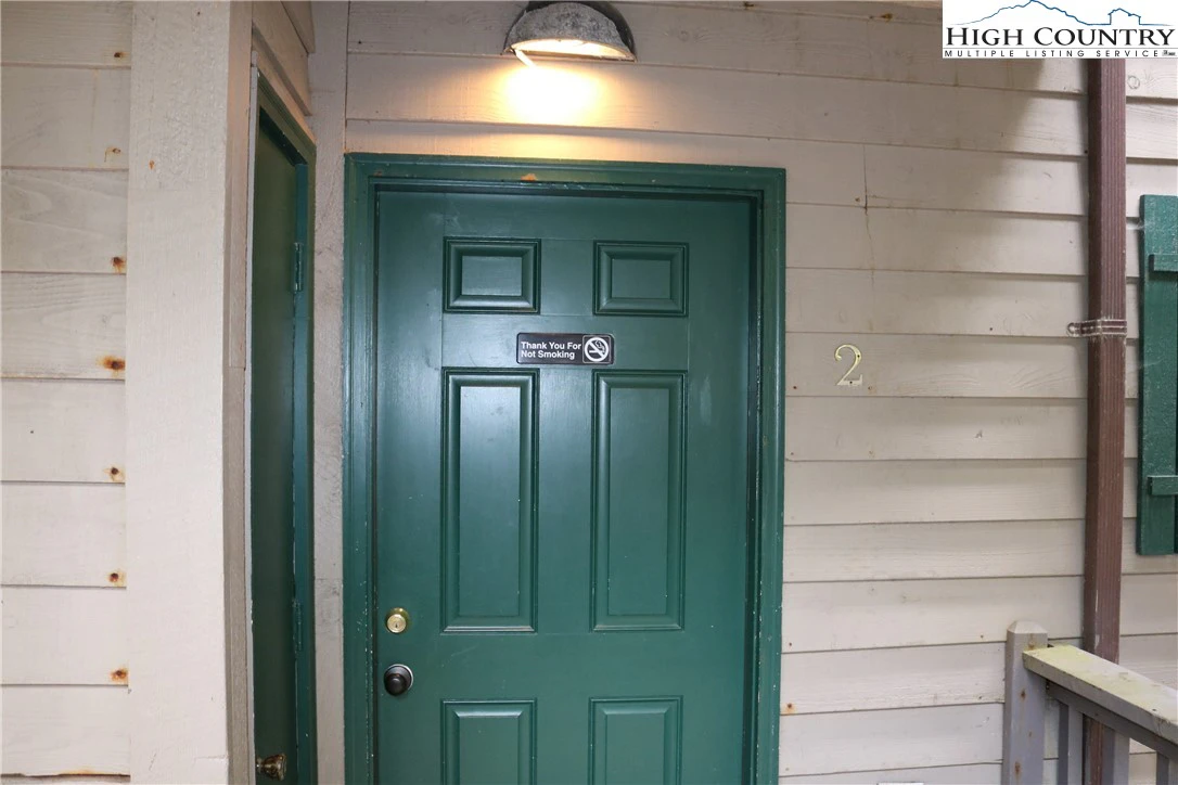 Image number 1 for the current listing