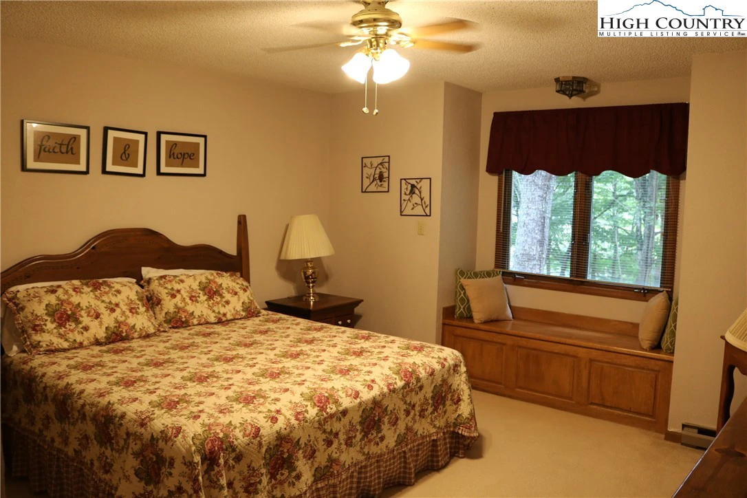 Image number 12 for the current listing