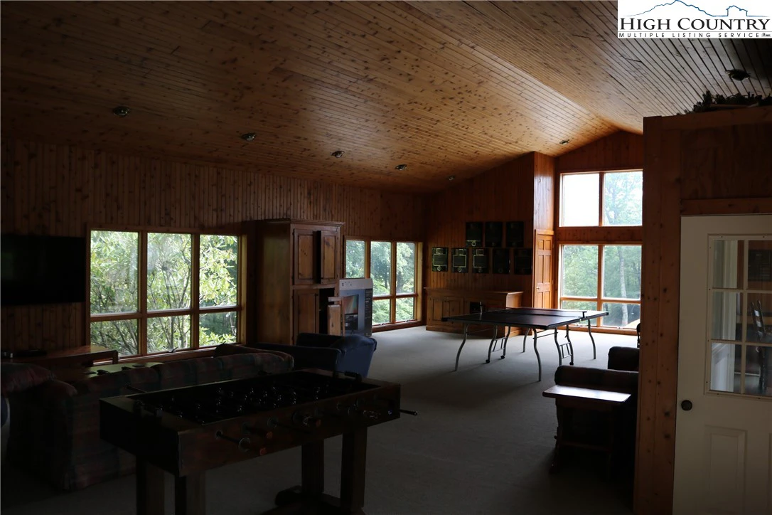 Image number 21 for the current listing