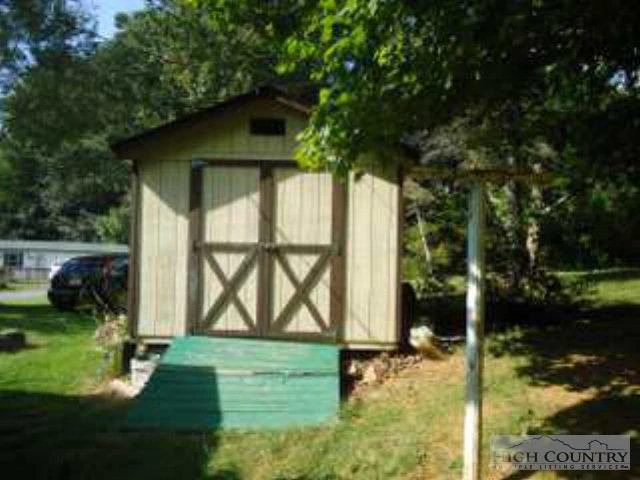 Image number 11 for the current listing