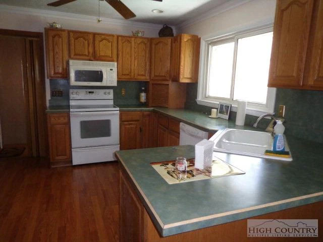 Image number 13 for the current listing