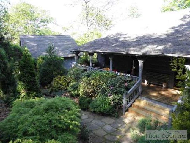 Image number 1 for the current listing