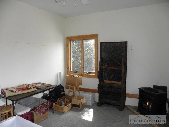 Image number 28 for the current listing