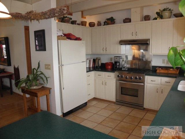 Image number 3 for the current listing