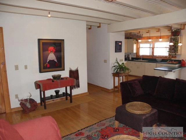 Image number 7 for the current listing