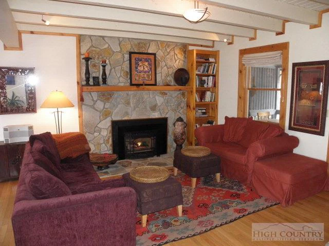 Image number 9 for the current listing