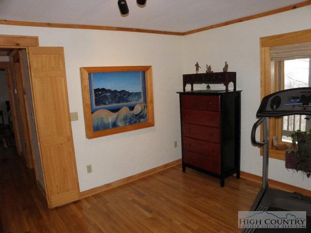 Image number 11 for the current listing