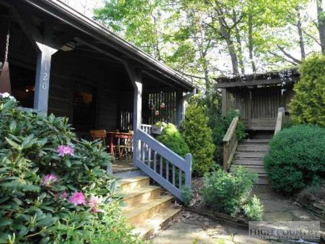Image number 14 for the current listing