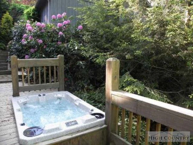 Image number 15 for the current listing