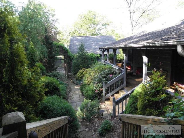 Image number 16 for the current listing