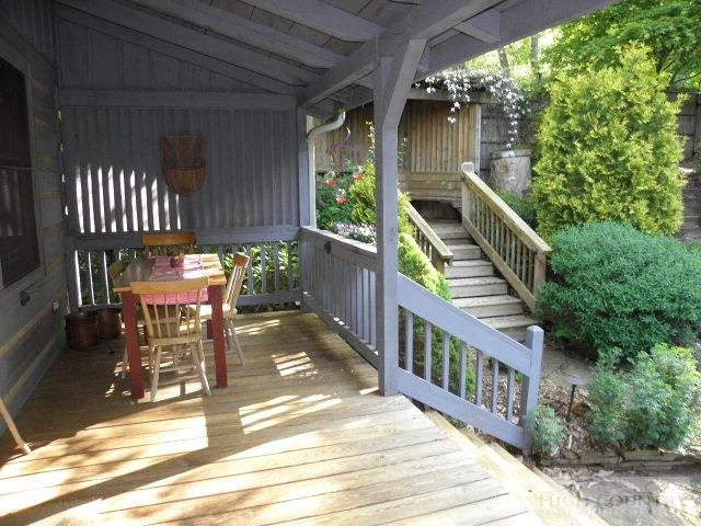 Image number 17 for the current listing