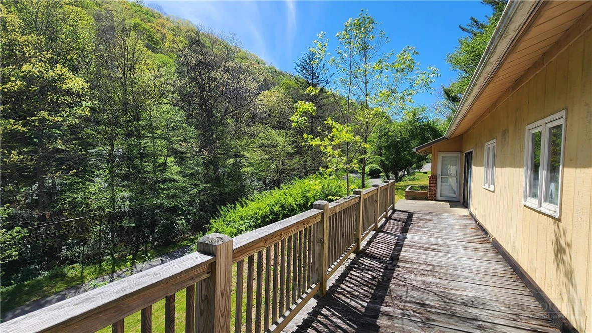Image number 21 for the current listing