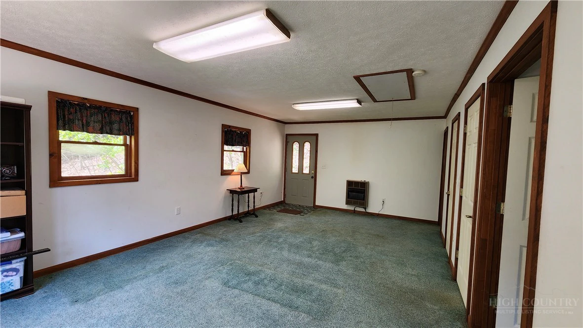 Image number 9 for the current listing