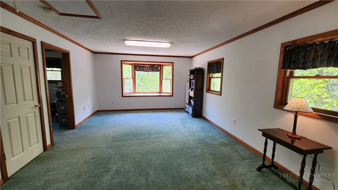 Image number 8 for the current listing