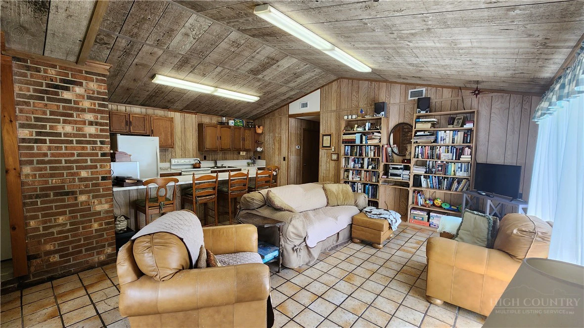 Image number 18 for the current listing