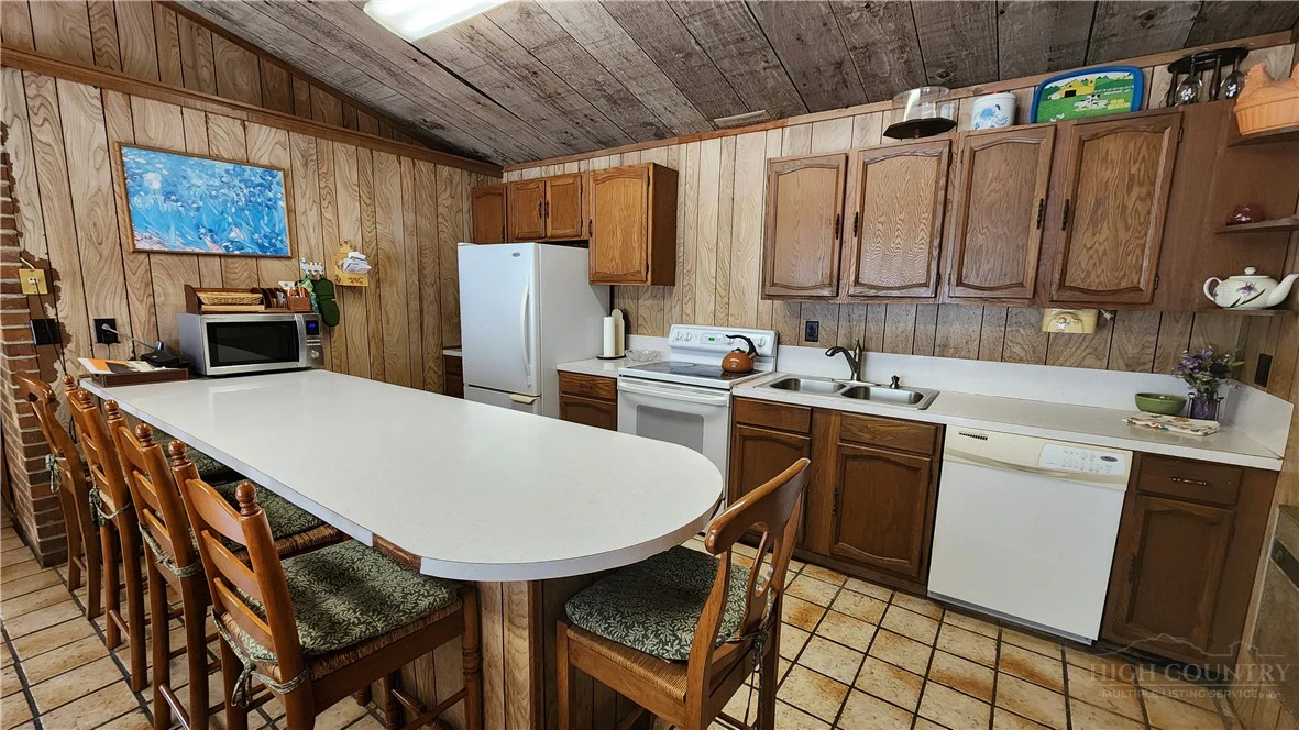 Image number 15 for the current listing