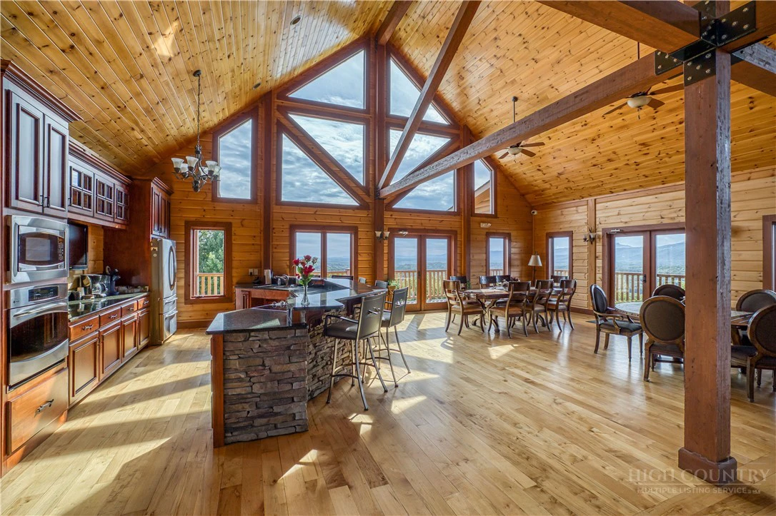 Image number 15 for the current listing