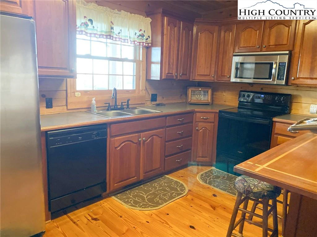 Image number 20 for the current listing